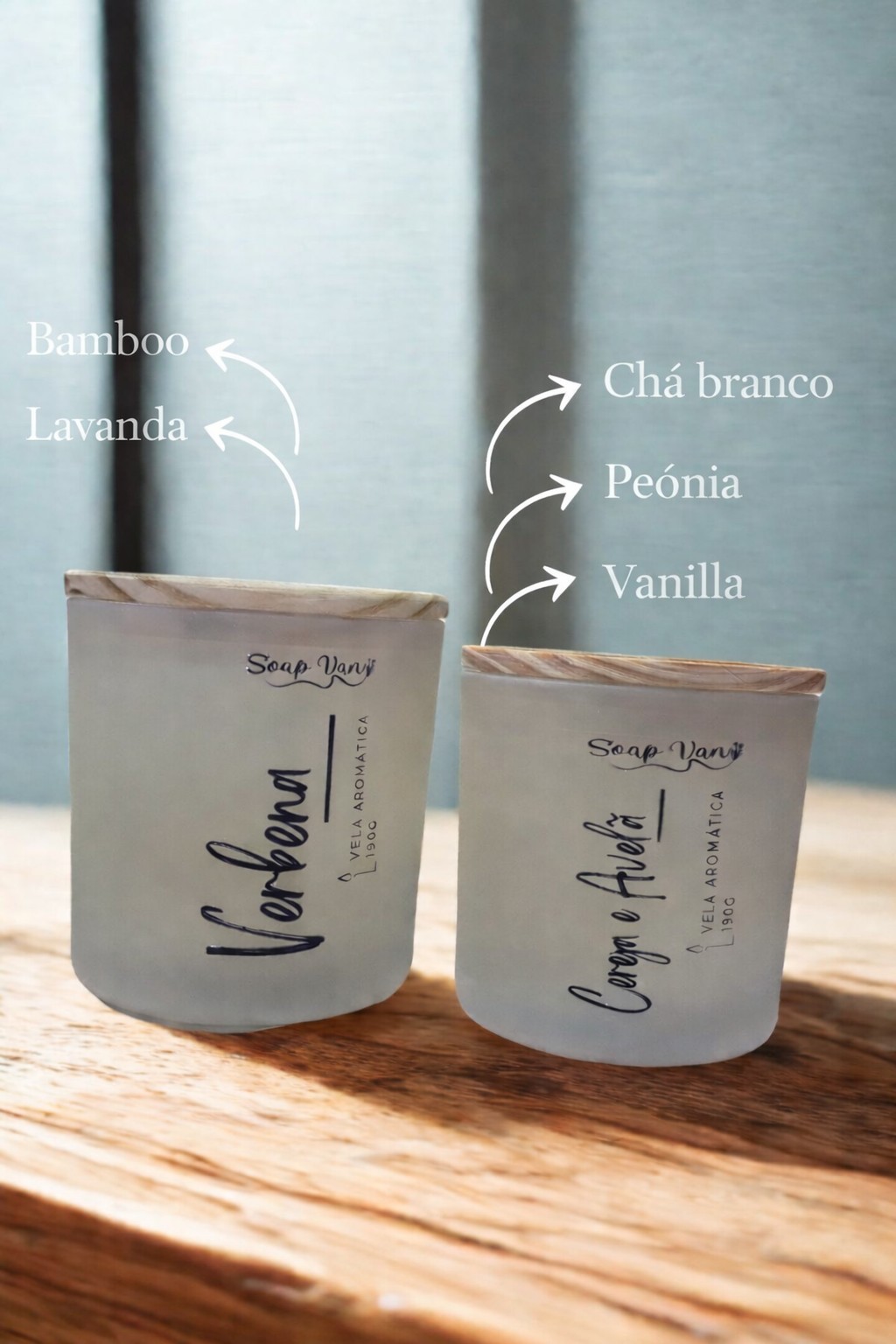 Velas aromáticas em copos de whisky jateados